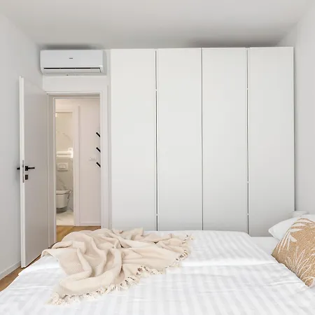 Did' Apartment Split